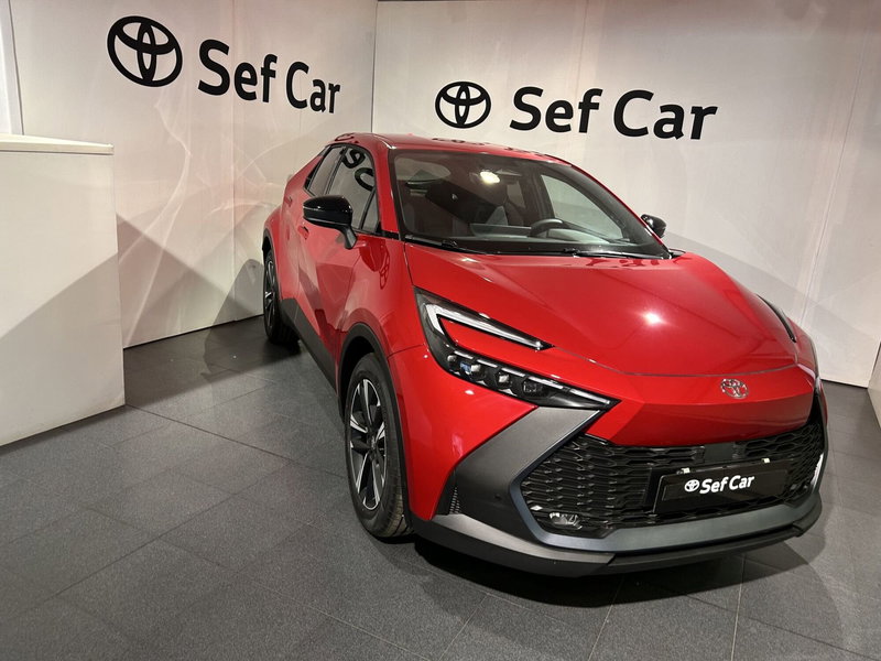 Toyota Toyota C-HR nuova a Milano (3)