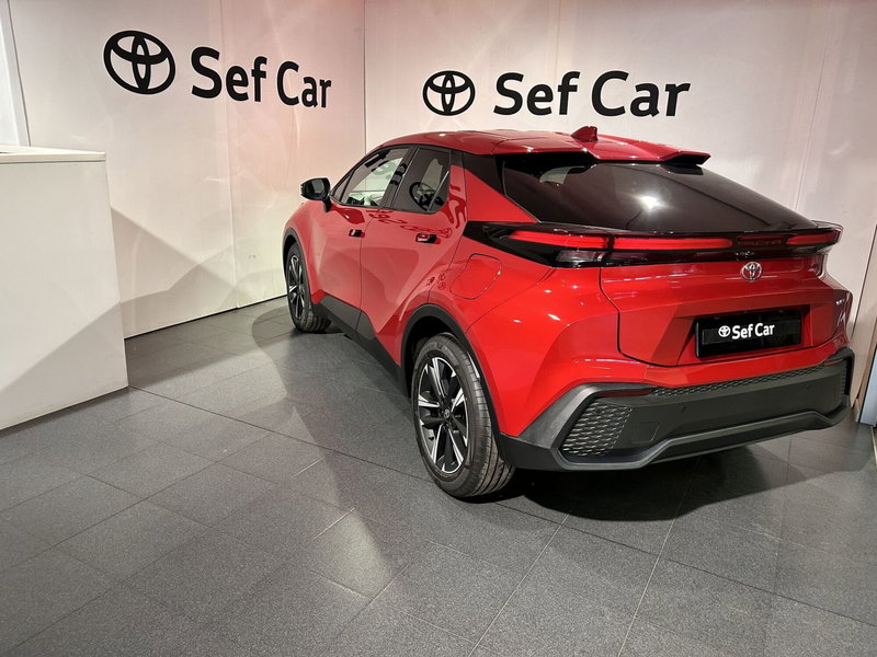 Toyota Toyota C-HR nuova a Milano (5)