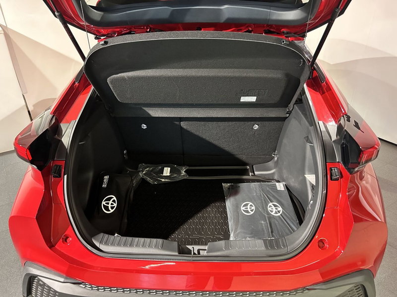 Toyota Toyota C-HR nuova a Milano (6)