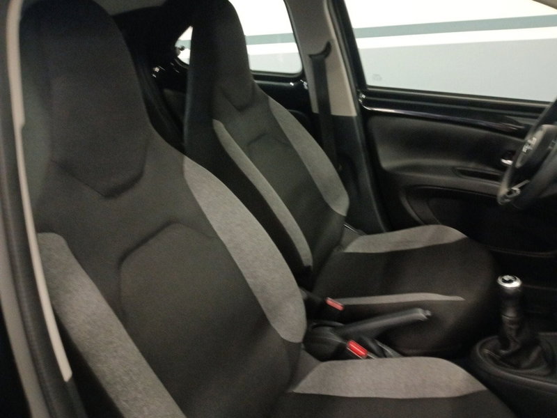 Toyota Aygo X usata a Milano (15)