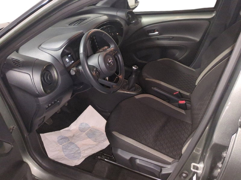 Toyota Aygo X usata a Milano (11)