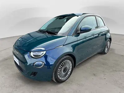 Fiat 500 Cabrio e Cabrio 42 kWh Icon del 2023 usata a Vasto