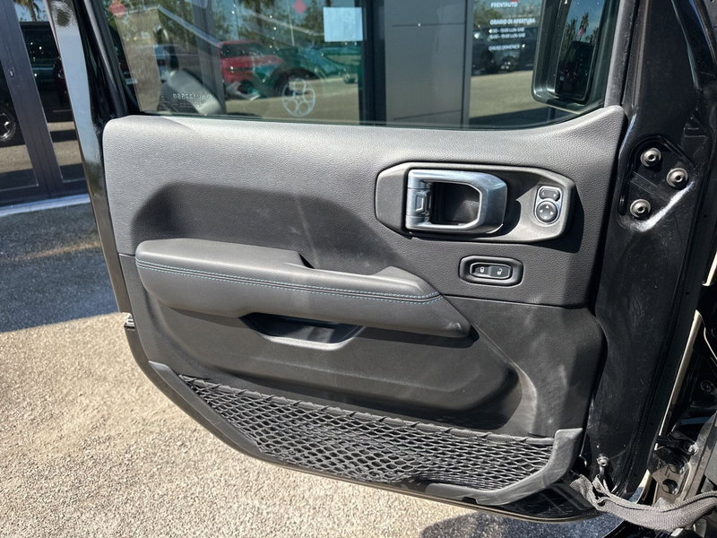 Jeep Wrangler Unlimited usata a Chieti (19)