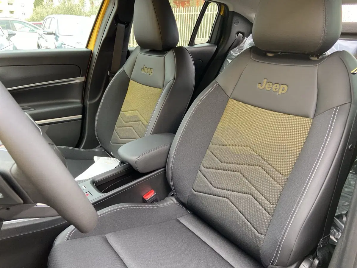 Jeep Avenger nuova a Chieti (17)