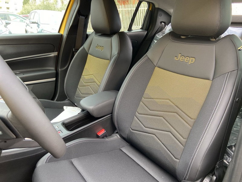 Jeep Avenger nuova a Chieti (17)