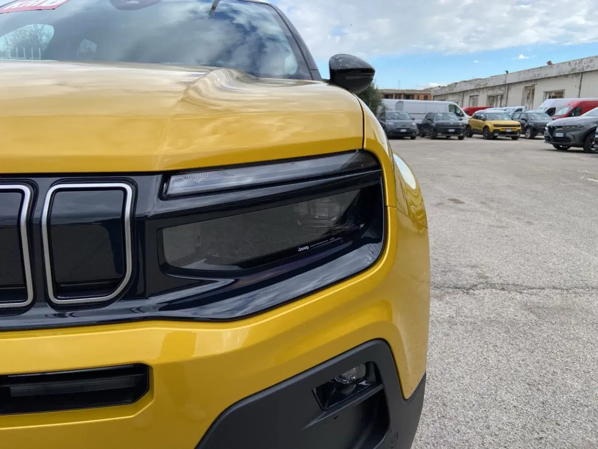 Jeep Avenger nuova a Chieti (9)
