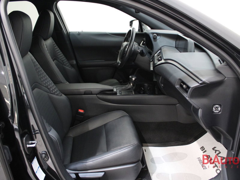 Lexus UX usata a Firenze (7)