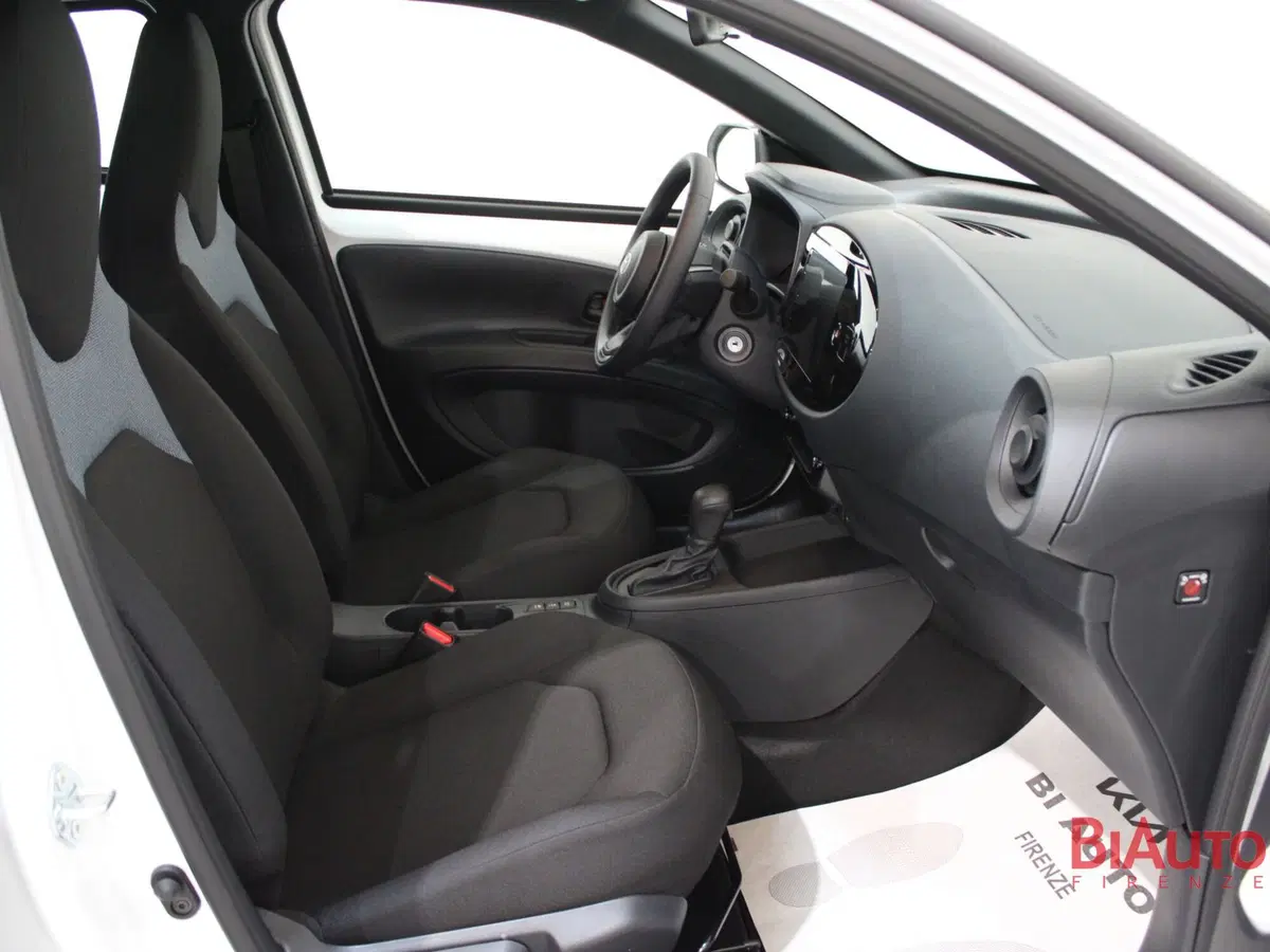 Toyota Aygo X nuova a Firenze (6)