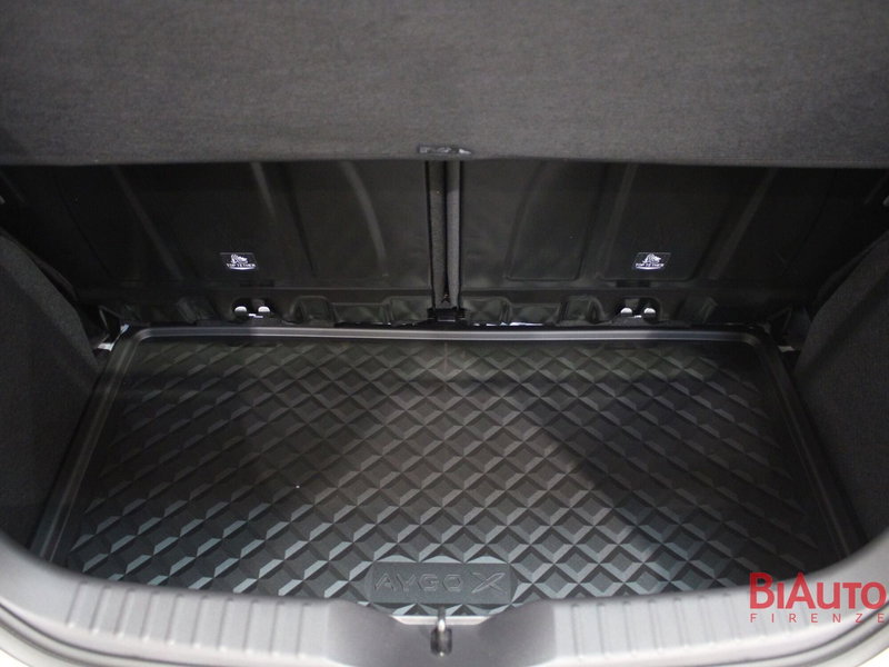 Toyota Aygo X nuova a Firenze (8)