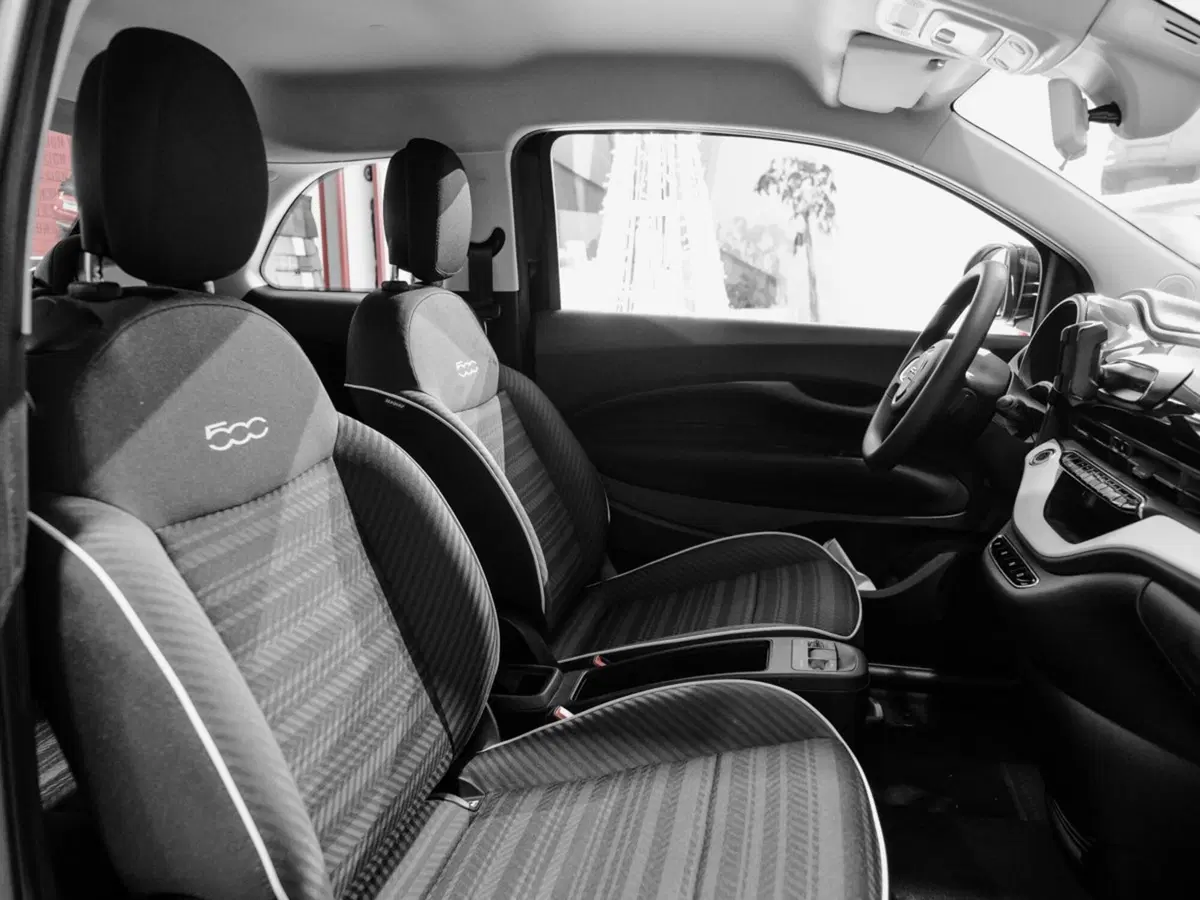 Fiat 500 Cabrio nuova a Prato (14)