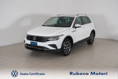 Volkswagen Tiguan 2.0 TDI SCR Life del 2023 usata a Citta' della Pieve