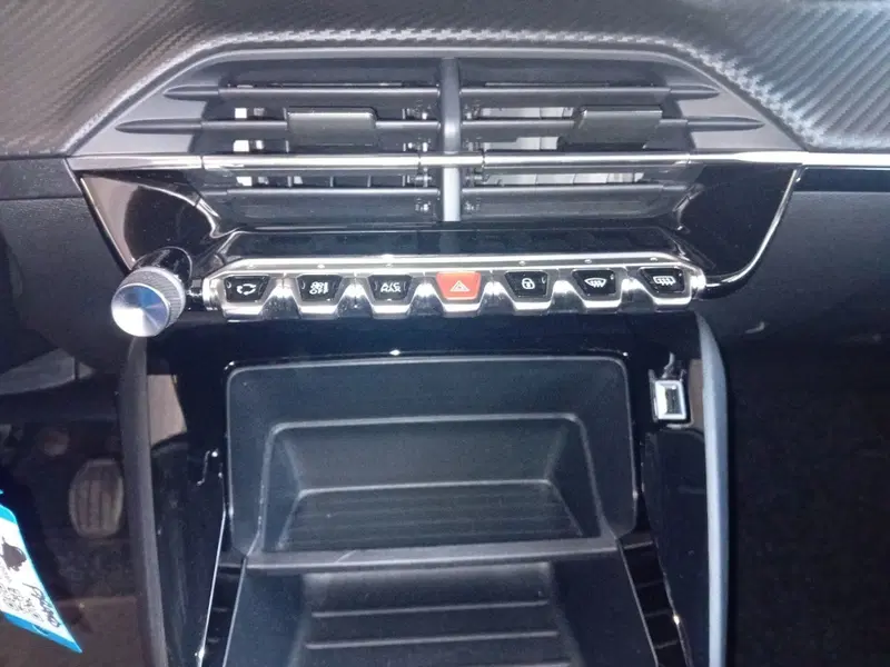 Peugeot 208 usata a Pordenone (17)
