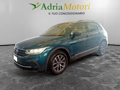 Volkswagen Tiguan Allspace 2.0 TDI SCR DSG 4MOTION Life del 2021 usata a Pordenone