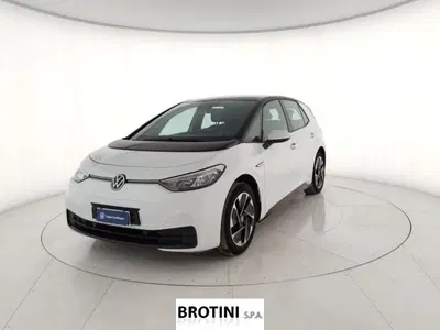 Volkswagen ID.3 Pro Performance Active del 2023 usata a Massa