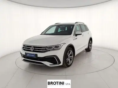 Volkswagen Tiguan Allspace 2.0 TDI SCR DSG 4MOTION R-Line del 2022 usata a Massa