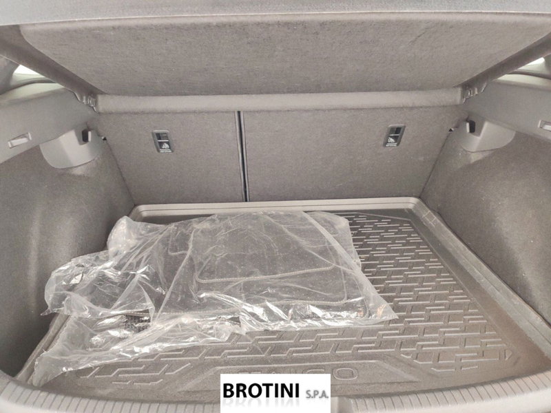 Volkswagen Taigo usata a Massa-Carrara (16)