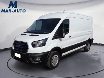 Ford E-Transit Furgone 350 Batteria 68kWh 184CV PL-SL-TA Furgone Trend del 2022 usata a Castelfranco Veneto