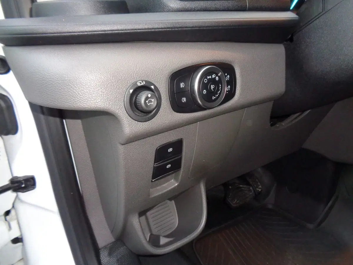 Ford E-Transit Furgone usata a Treviso (20)