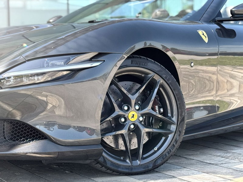 Ferrari Roma Spider nuova a Perugia (10)