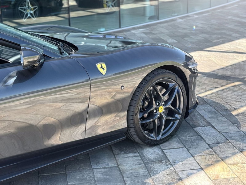 Ferrari Roma Spider nuova a Perugia (13)