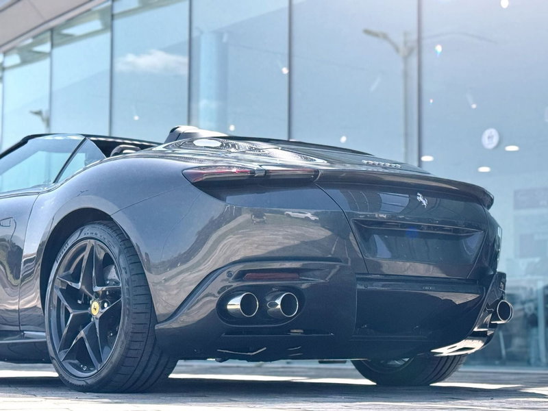 Ferrari Roma Spider nuova a Perugia (18)