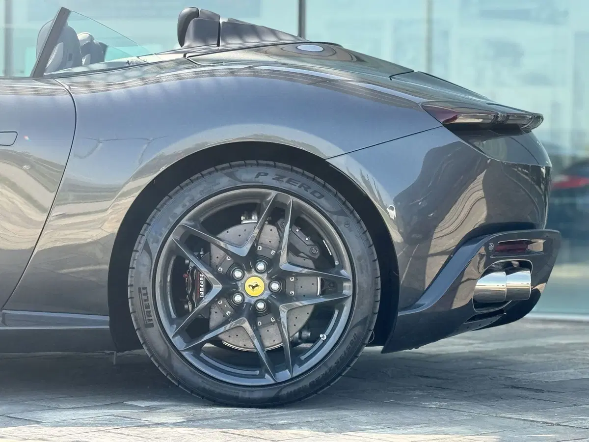 Ferrari Roma Spider nuova a Perugia (20)