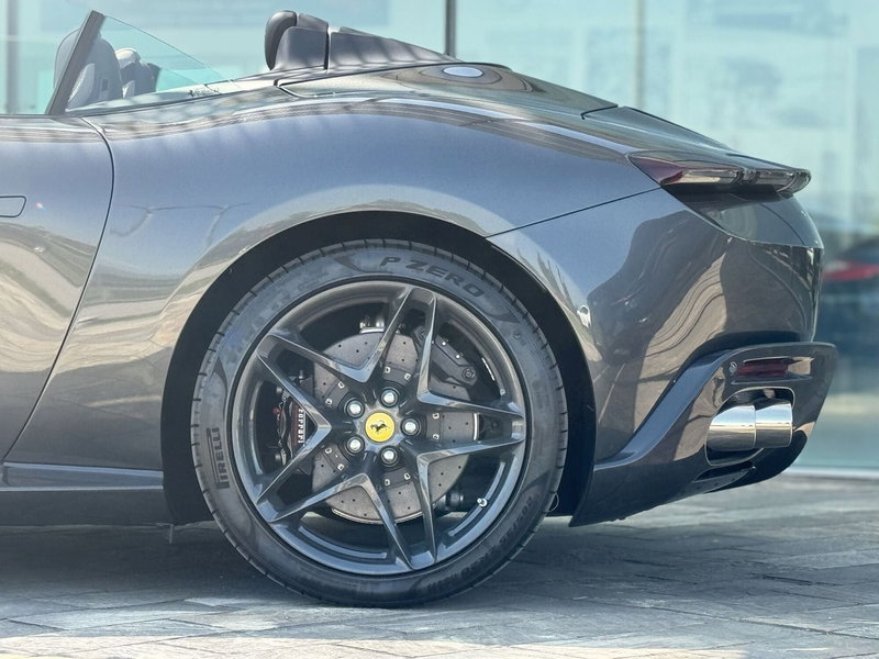 Ferrari Roma Spider nuova a Perugia (20)