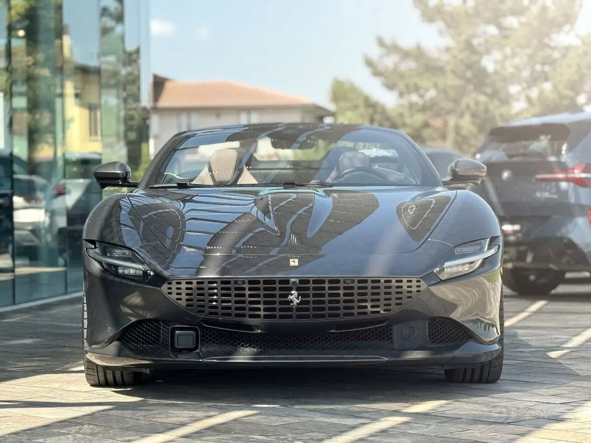 Ferrari Roma Spider nuova a Perugia (4)