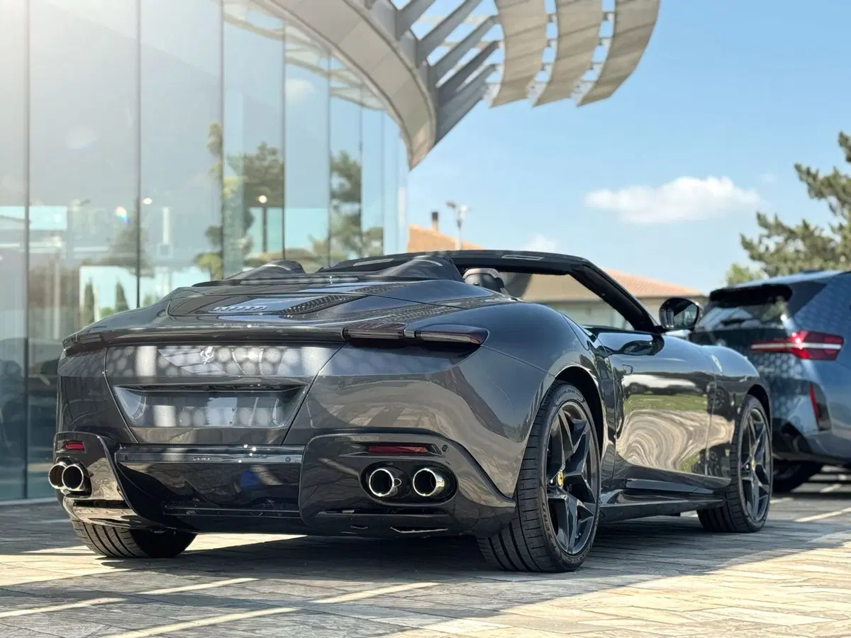 Ferrari Roma Spider nuova a Perugia (5)