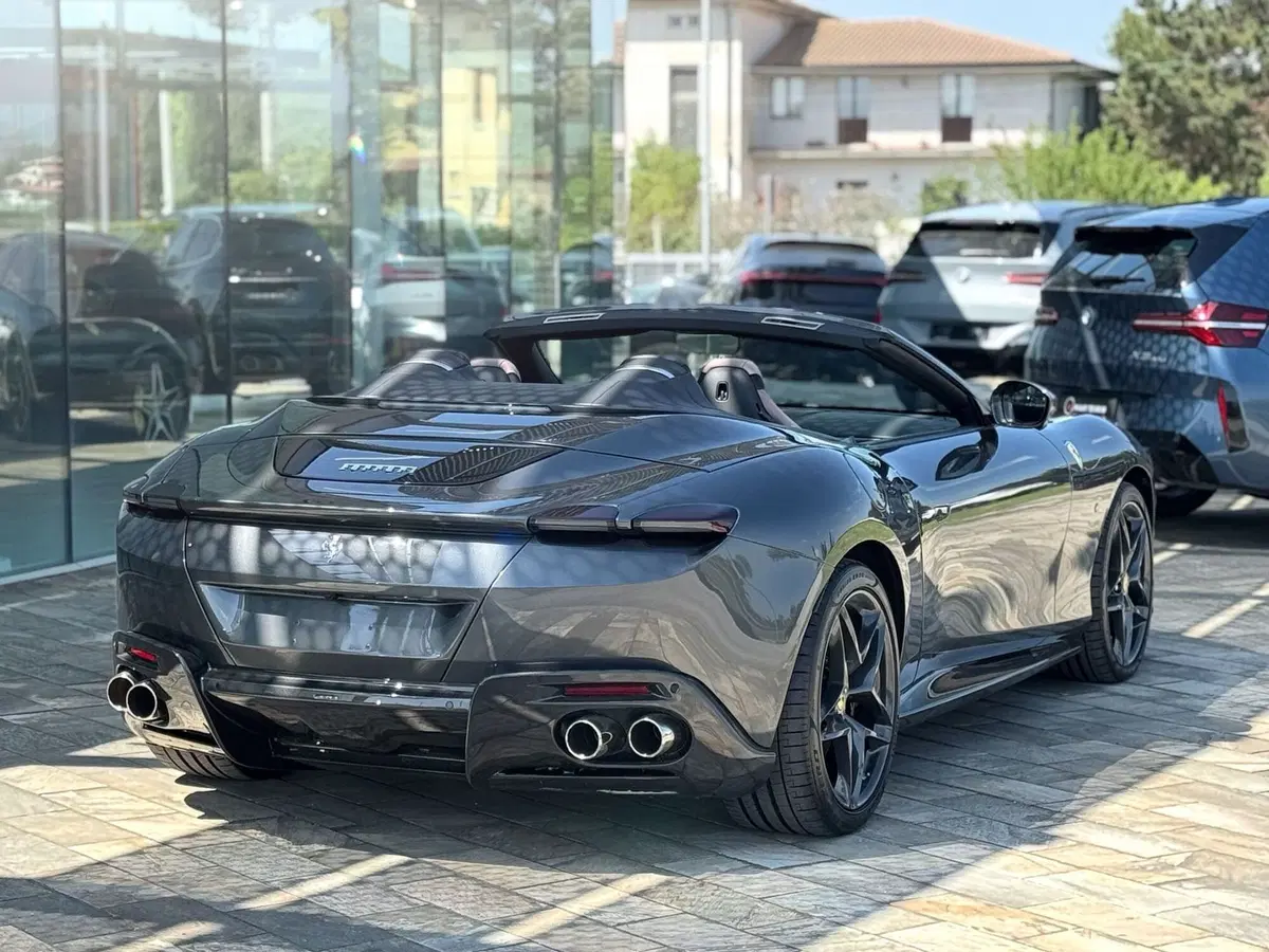 Ferrari Roma Spider nuova a Perugia (6)