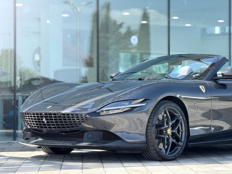 Ferrari Roma Spider nuova a Perugia (9)