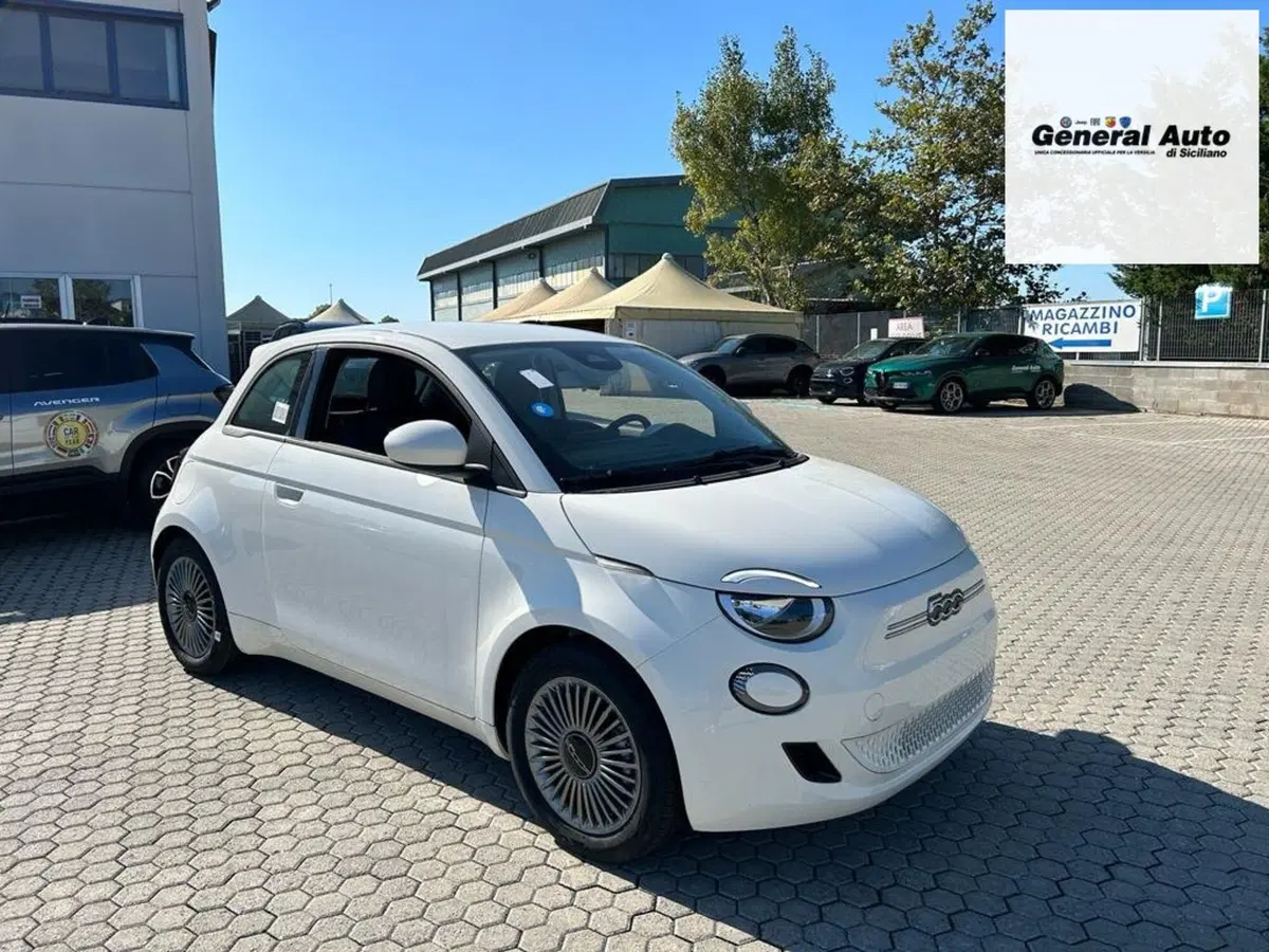 Fiat 500 Cabrio usata a Lucca (3)