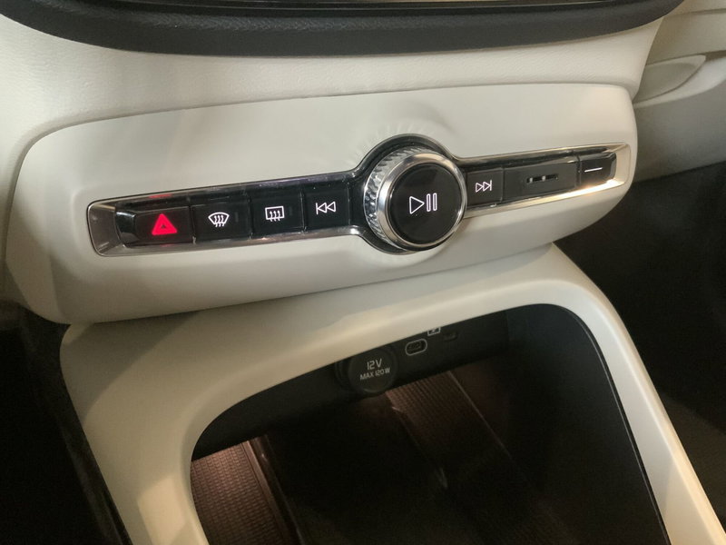 Volvo XC40 usata a Vercelli (18)