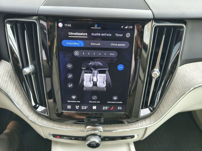 Volvo XC60 usata a Vercelli (12)