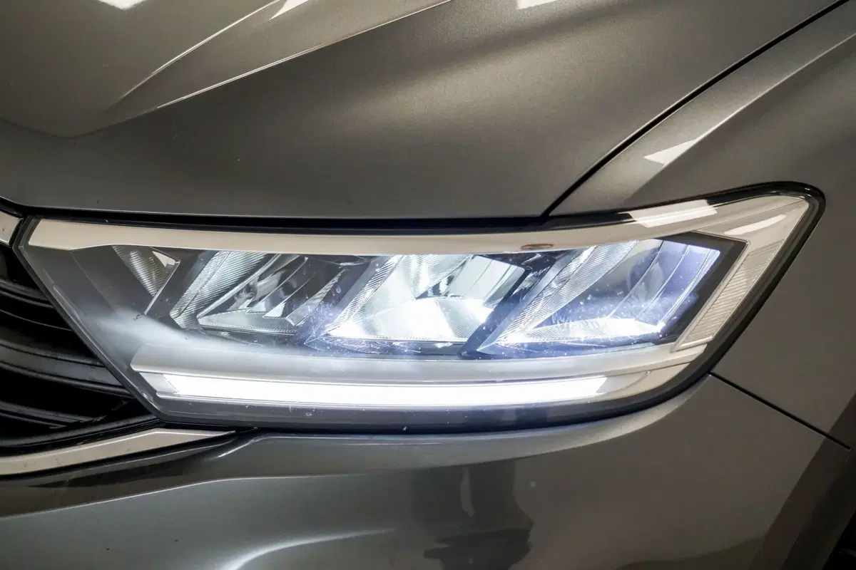 Volkswagen T-Roc usata a Varese (8)