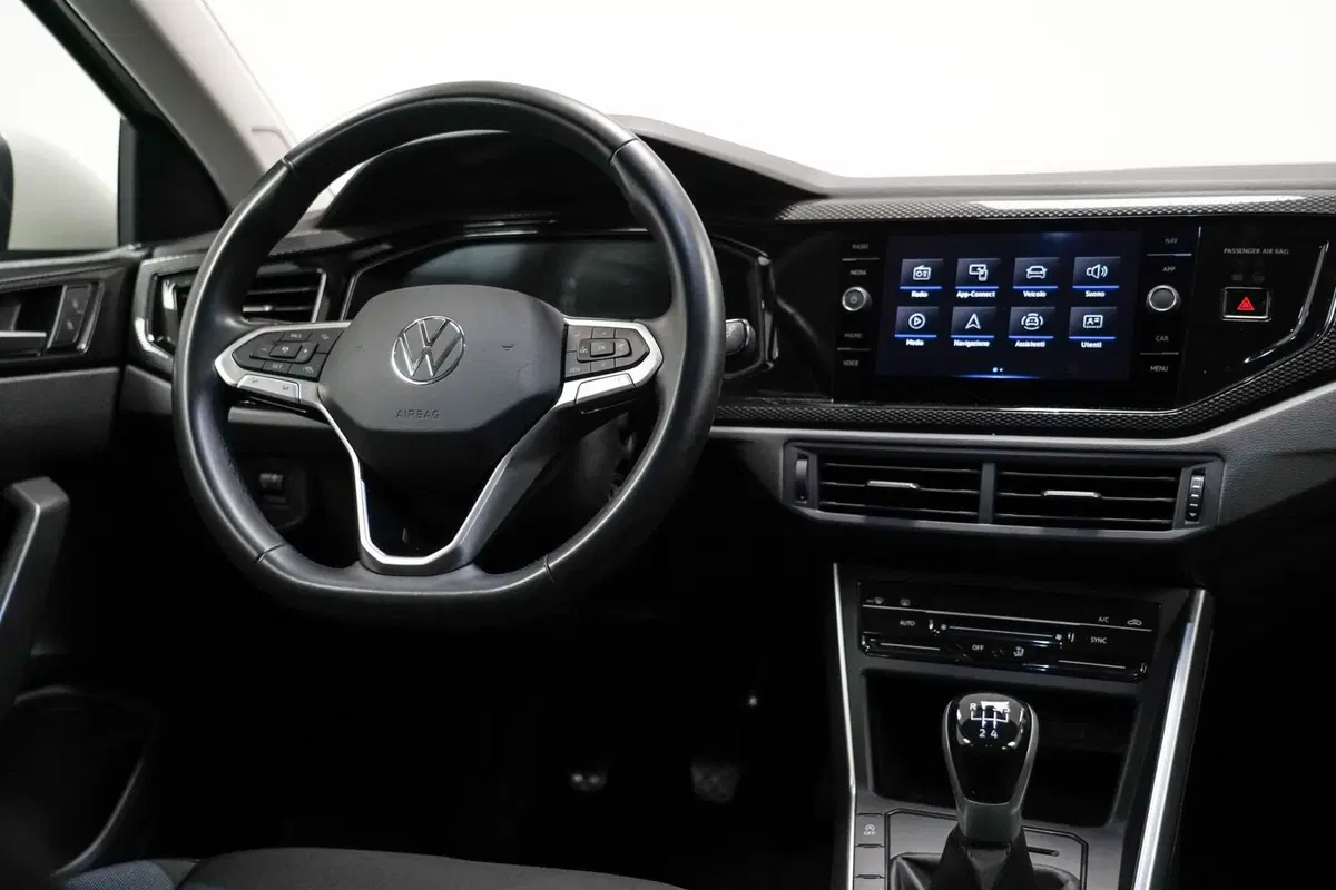 Volkswagen Taigo usata a Varese (11)