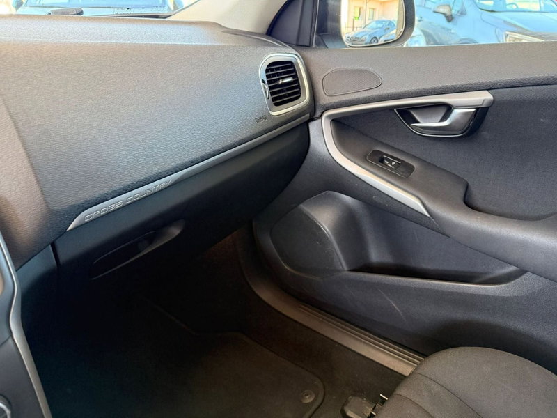 Volvo V40 Cross Country usata a Brescia (17)