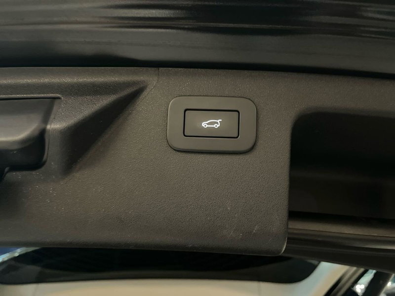 Land Rover Discovery Sport usata a Prato (17)