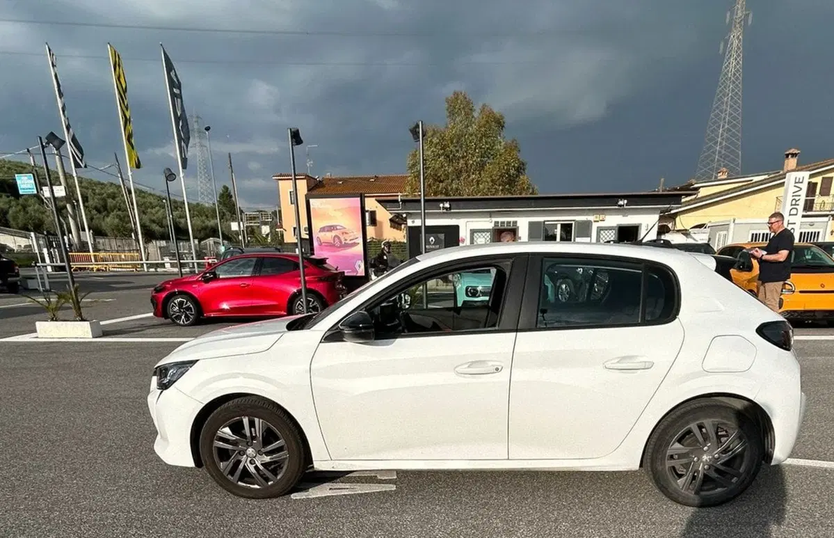 Peugeot 208 usata a Roma (4)