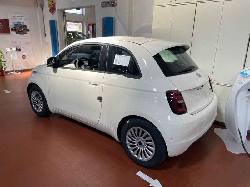 Fiat 500 Cabrio nuova a Lucca (3)