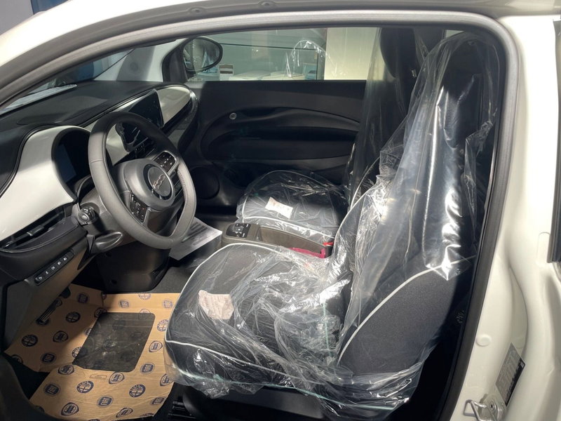 Fiat 500 Cabrio nuova a Lucca (6)