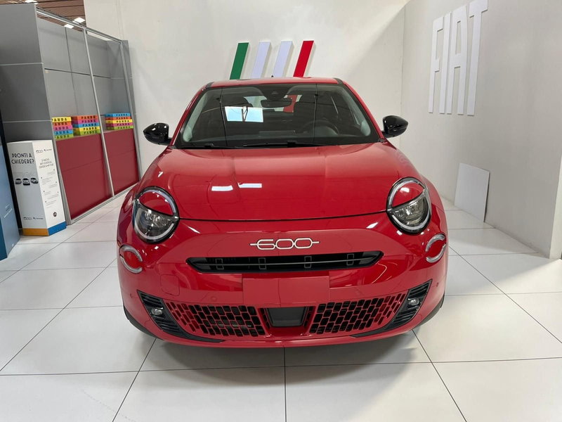 Fiat 600 nuova a Lucca (2)