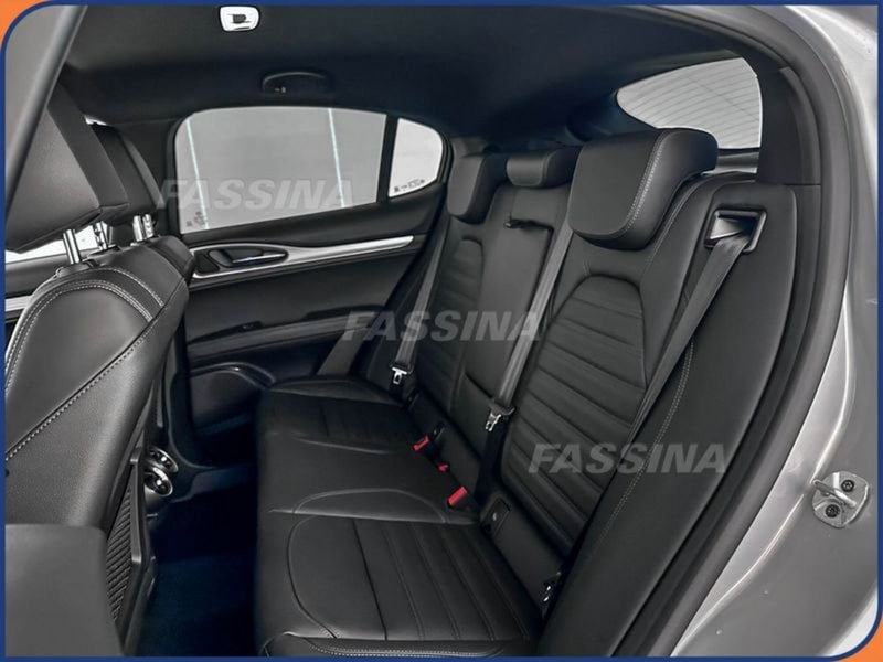 Alfa Romeo Stelvio nuova a Milano (10)