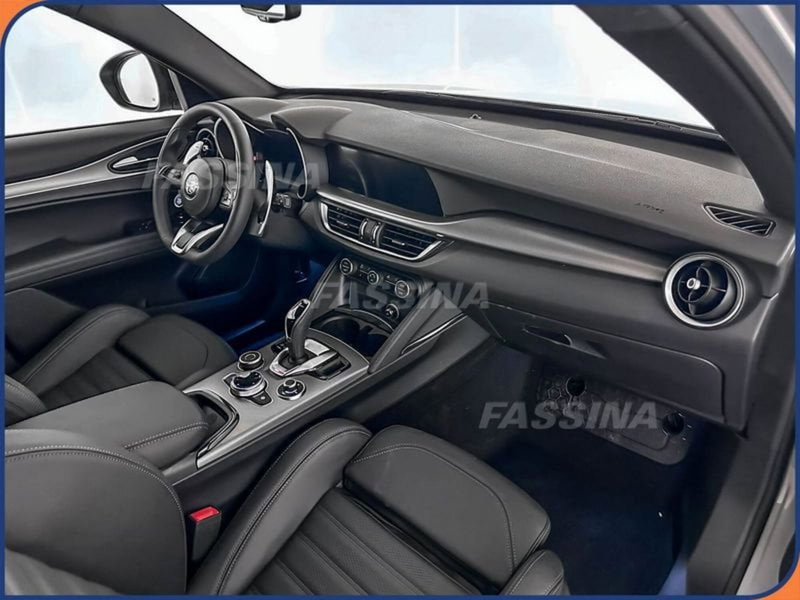 Alfa Romeo Stelvio nuova a Milano (11)