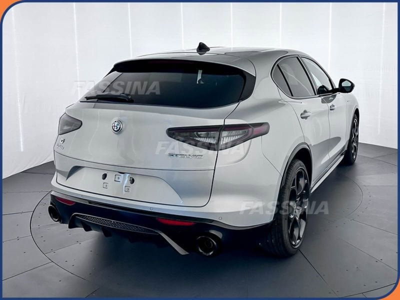 Alfa Romeo Stelvio nuova a Milano (6)