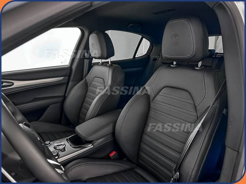 Alfa Romeo Stelvio nuova a Milano (8)