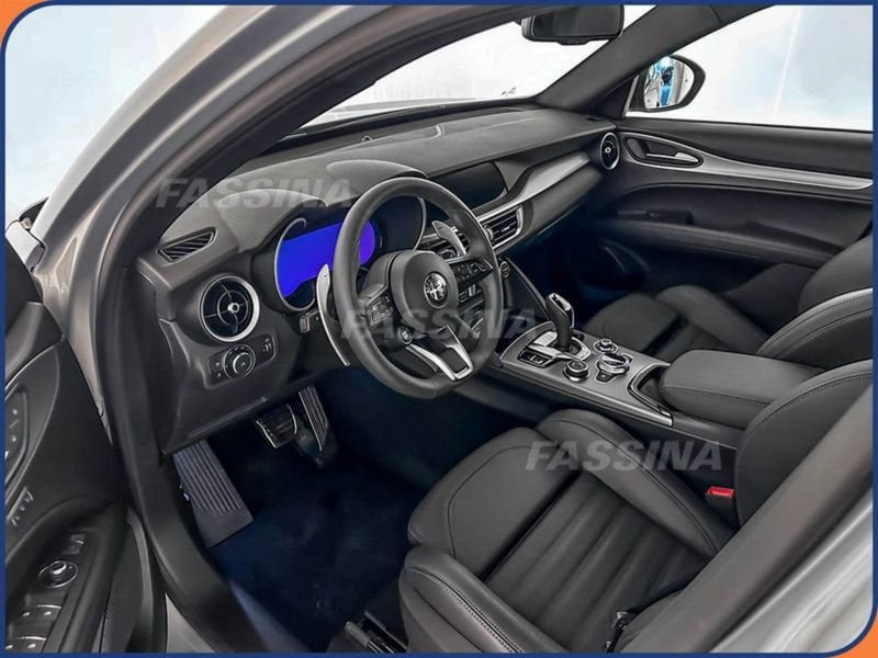 Alfa Romeo Stelvio nuova a Milano (9)