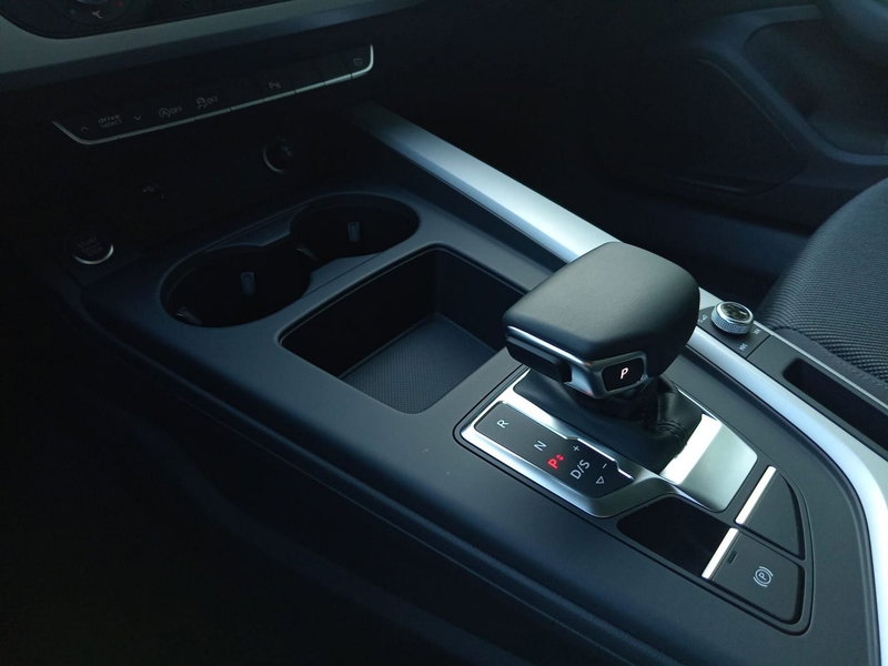 Audi A4 Avant nuova a Bari (12)