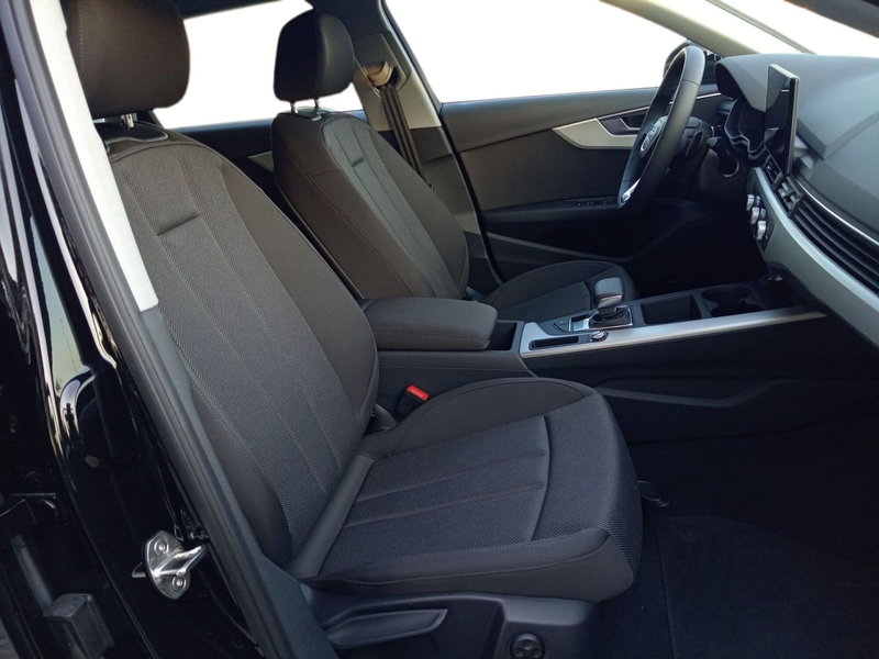 Audi A4 Avant nuova a Bari (13)