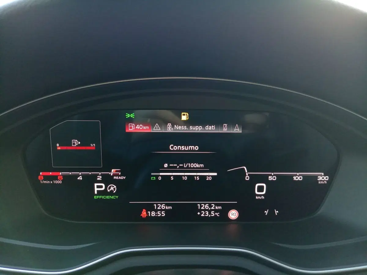 Audi A4 Avant nuova a Bari (15)